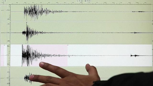 مصرع امرأة جراء زلزال بقوة 7.3 درجات ضرب شرقي إندونيسيا