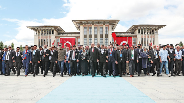 Cumhurbaşkanı Erdoğan şehit yakınları ve gazilerle birlikte Millet Camii'ne yürüdü.
