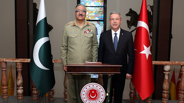 Bakan Akar ile Pakistan Genelkurmay Başkanı Orgeneral Mahmud Hayat bir araya geldi.