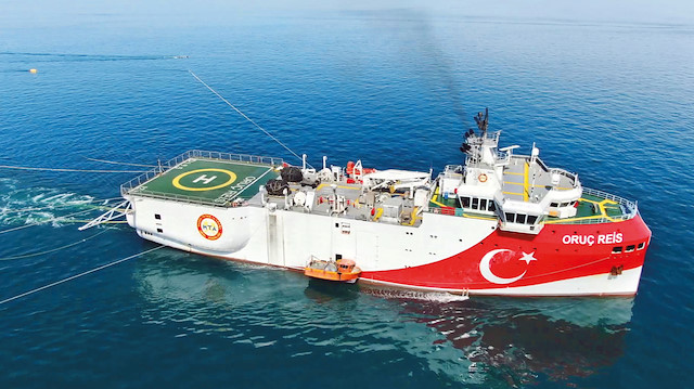  Türkiye’nin milli imkanlarla üretilen ilk sismik araştırma gemisi Oruç Reis, Akdeniz’de kardeşi Barbaros ile hidrokarbon yataklarını tarayacak. Oruç Reis bir süredir Marmara ve Karadeniz’de araştırma yapıyordu.