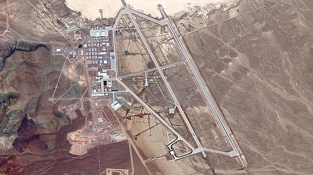 Nevada Çölü’ndeki gizli askeri üste, uzaylıların tutulduğuna inanan bir milyondan fazla kişi, tesisi basmaya hazırlanıyor. ABD Hava Kuvvetleri ise, katılımcıları ‘Sonu iyi bitmez’ diyerek uyarmıştı.