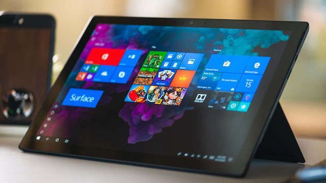 Microsoft'un tablet bilgisayarı Surface.