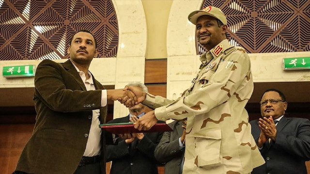 الفرقاء السودانيون يوقعون الاتفاق السياسي للمرحلة الانتقالية 