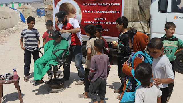 "الإغاثة التركية" تنظّم حملة حلاقة لأطفال مخيمات إدلب السورية