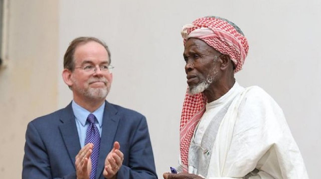 İmam Abdullahi Ebubekir (sağda)