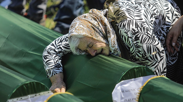 Sırpların soykırımında hayatını kaybeden ve toplu mezarları bulunan 86 kişi için cenaze töreni düzenlendi