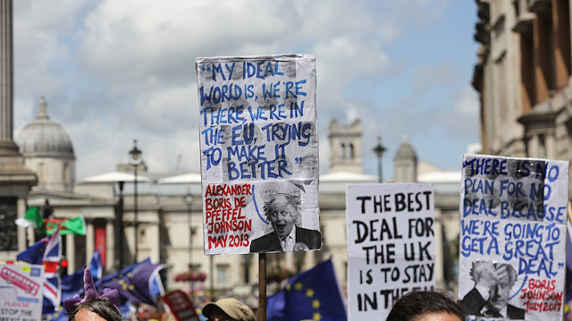 Londra'da binler Brexit için sokaklarda