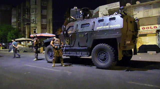Özel Hareket polisleri operasyon düzenledi.