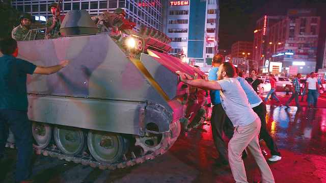 15 Temmuz gecesi halk sokaklara inerek canları pahasına demokrasiyi savunmuştu.
