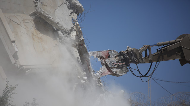 İsrail Doğu Kudüs'te Filistinlilere ait bazı evleri yıktı.