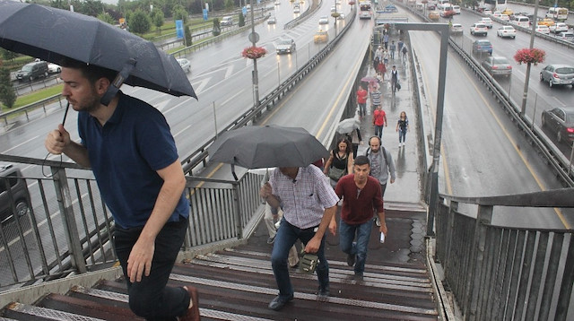 İstanbul'a yarın için yağış uyarısı yapıldı.