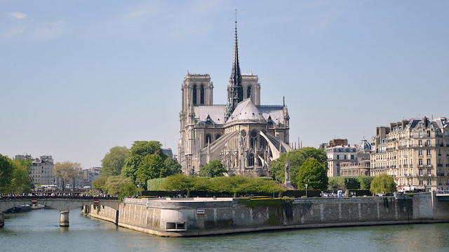 Notre Dame'ın yangından kalan izleri siliniyor: Restorasyon çalışmaları başladı
