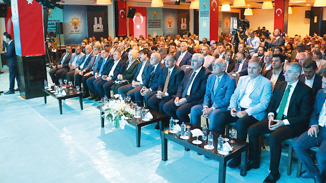 31 Mart yerel seçimlerinin ardından belediye başkanlarını eğitime alan AK Parti, ilk toplantısını Erzurum’da yaptı.