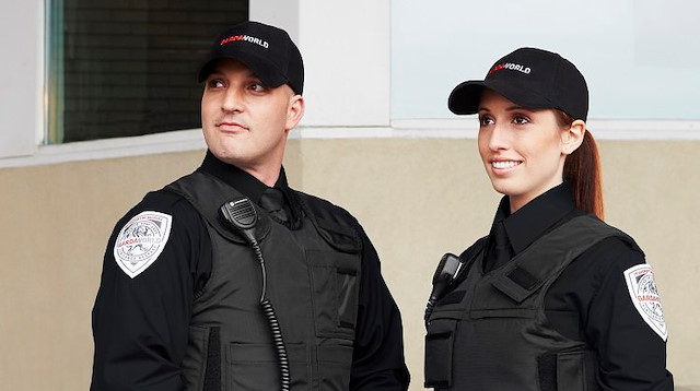GardaWorld güvenlik personeli.