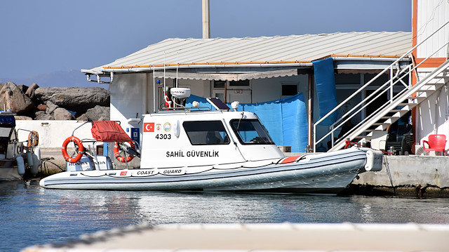 إنقاذ 8 مهاجرين غرق قاربهم جنوب غربي تركيا