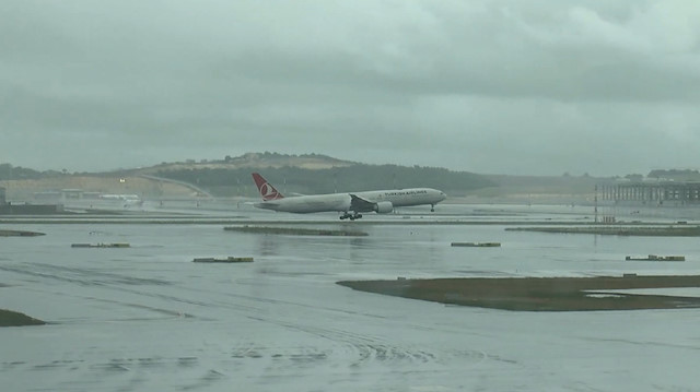 Hakan Atilla'yı taşıyan uçak İstanbul'a indi
