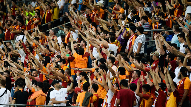 Gurbetçi taraftarlar Galatasaray maçına yoğun ilgi gösterdi.