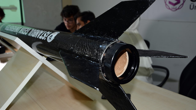 Öğrencilerin geliştirdiği roketin prototipi.