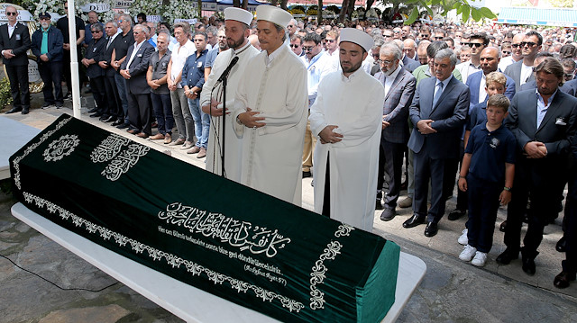 Dedeman Holding Yönetim Kurulu Başkanı Murat Dedeman, Yeniköy Mezarlığı'nda toprağa verildi.