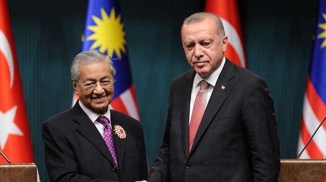 Recep Tayyip Erdoğan and Malaysian Prime Minister Mahathir Mohamad meeting