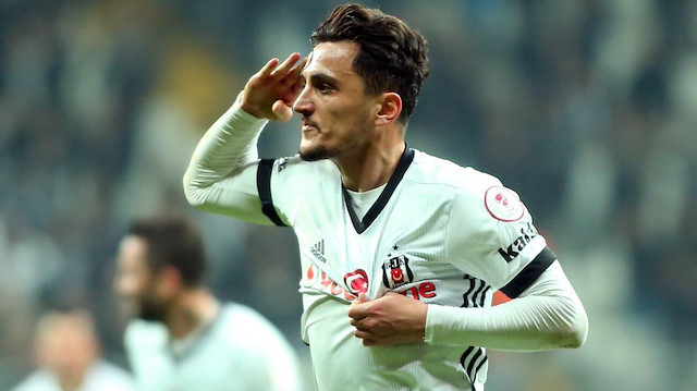 Mustafa Pektemek, 2011 yazında 4 milyon euro bonservis bedeliyle Gençlerbirliği'nden Beşiktaş'a transfer olmuştu.