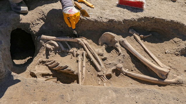 Kafatası olmayan 2 bin 700 yılık iskelet araştırılıyor

