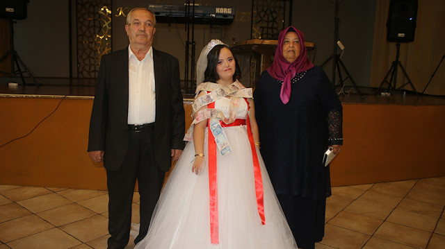 حفل زفاف رمزي لتركية مصابة بمتلازمة داون
