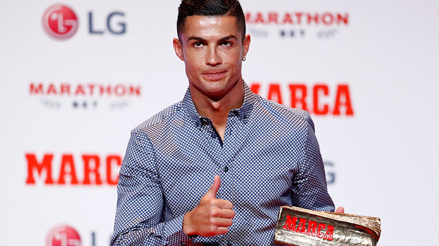 ristiano Ronaldo receives the MARCA Legend award
