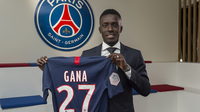PSG, Everton'dan 29 yaşındaki orta saha oyuncusu Gana Gueye'i kadrosuna kattı.