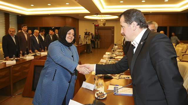 Aile Çalışma ve Sosyal Hizmetler Bakanı Zehra Zümrüt Selçuk ve Memur-Sen Genel Başkanı Ali Yalçın açıklama yaptı.