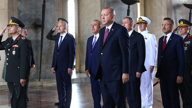YAŞ üyeleri Cumhurbaşkanı Erdoğan başkanlığında Anıtkabir'de.