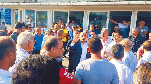 Belediye-İş Sendikası Genel Mali Sekreteri Bayram Özkan 30-40 kişi ile birlikte İBB’ye ait işyerine baskın yaptı.
