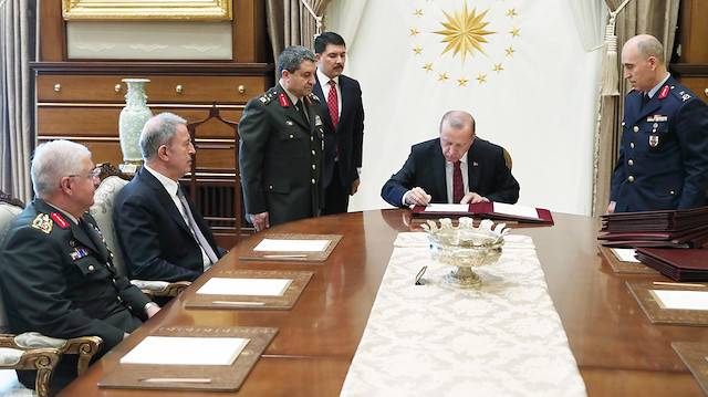 Cumhurbaşkanı Erdoğan, Şura toplantısının ardından alınan kararları imzaladı.