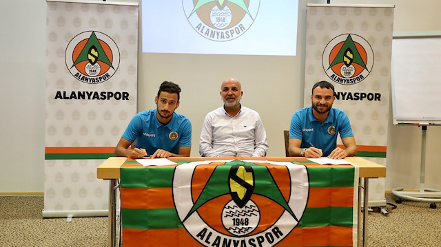 Alanyaspor orta saha oyuncusu Musa Çağıran ve Onur Bulut ile 3'er yıllık sözleşme imzaladı