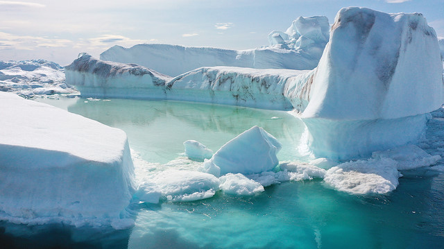 Ohio Üniversitesinden bilim adamlarının ocak ayında yayımladığı araştırma, Grönland’daki erimenin 2013’te 2003’e göre 4 katına çıktığını ortaya koymuştu.