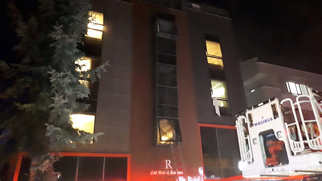 Ankara'da bir otelde yangın çıktı.