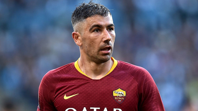 Kolarov'un Roma kulübüyle 1 yıllık sözleşmesi daha var.