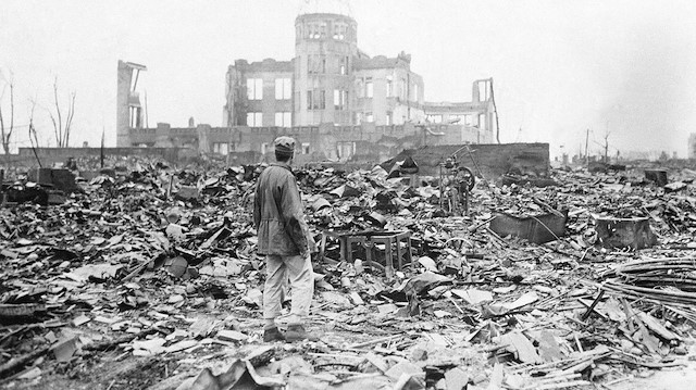 Atom bombası şehirleri dümdüz etti.