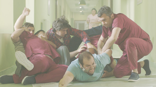 Giray Altınok, Fırat Albayram ve Sami Aksu filmin başrollerinde.
