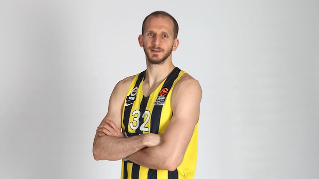 Sinan Güler, 2017-2018 sezonunda Fenerbahçe Beko'ya transfer olmuştu.