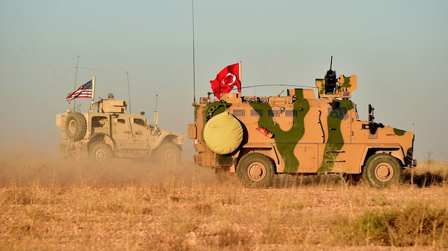 Ortak devriye atan Türk ve ABD zırhlıları.