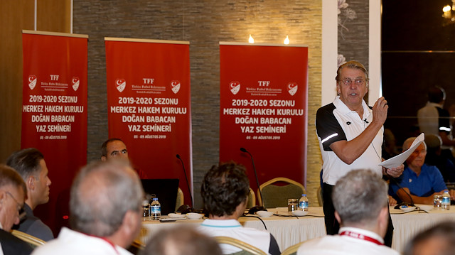 Gelecek sezon futbolda değişecek kurallar ve VAR'ın bilgilendirme toplantısı yapıldı.