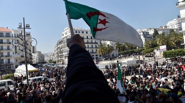 الجزائر.. تجدد المطالب برحيل رموز نظام بوتفليقة بالجمعة 25 للحراك