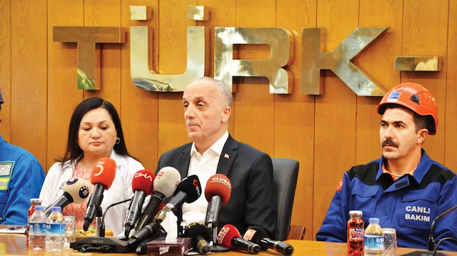 Ergün Atalay (Ortada)