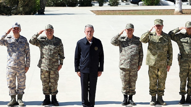 برفقة قادة الجيش الكبار.. وزير الدفاع التركي يتفقد هذه المنطقة