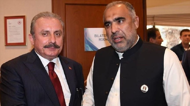 Pakistan’s Asad Qaiser and Mustafa Şentop