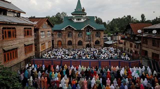 السلطات الهندية تسمح للمسلمين في كشمير بأداء صلاة العيد