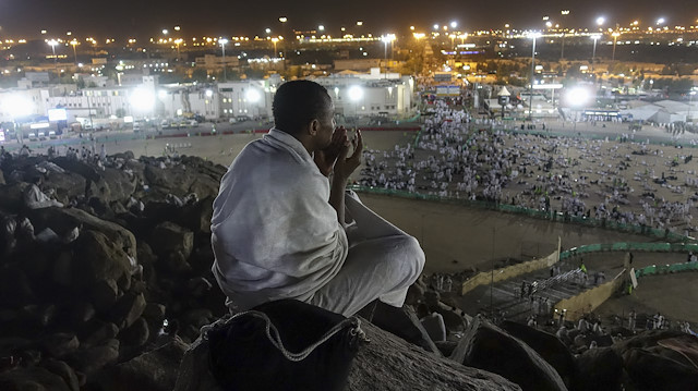 Muslim prospective pilgrims visit Jabal ar-Rahmah

