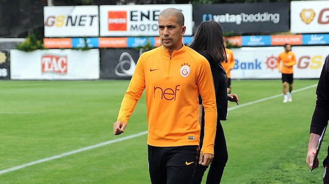 Galatasaray'ın Cezayirli futbolcusu Sofiane Feghouli'nin hafta içinde gerçekleştirilen operasyonla böbrek taşı alınmıştı.