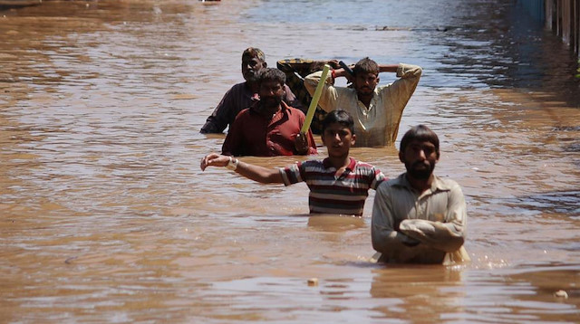 Hindistan'daki sel felaketi sonrası çekilen görüntüler.